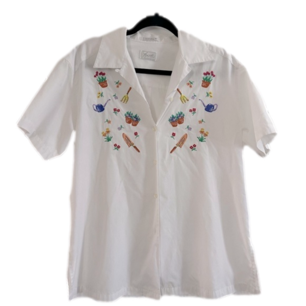 Vintage Foxcroft Embroidered Shirt Blouse Button Down Flowers Women’s size 10